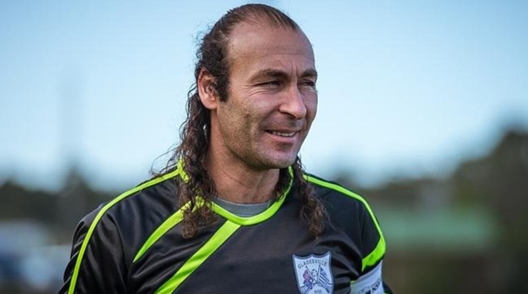 Ο 43χρονος Κυριάκος Τοχούρογλου παίζει ακόμη μπάλα!