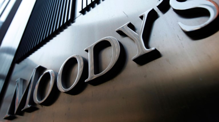 Μοοdy's: Ρίσκο για ελέγχους κεφαλαίων στις τράπεζες