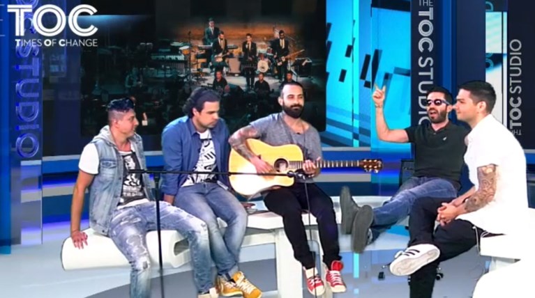 ΜΕΛΙSSES: Οι Beatles, η υιοθεσία από γκέι ζευγάρια, ο έρωτας, η δημοκρατία.