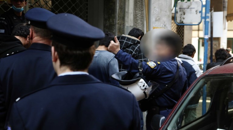 Στελέχη της ΕΥΠ και της ΕΛΑΣ σε κύκλωμα δουλεμπόρων
