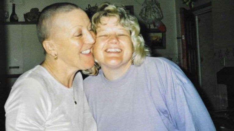 Λίντα Χόκινς: Η γυναίκα που νίκησε τον καρκίνο τρεις φορές