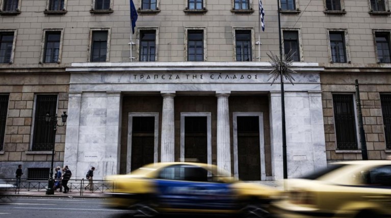 EKT: Σε χαμηλό δεκαετίας οι ελληνικές καταθέσεις