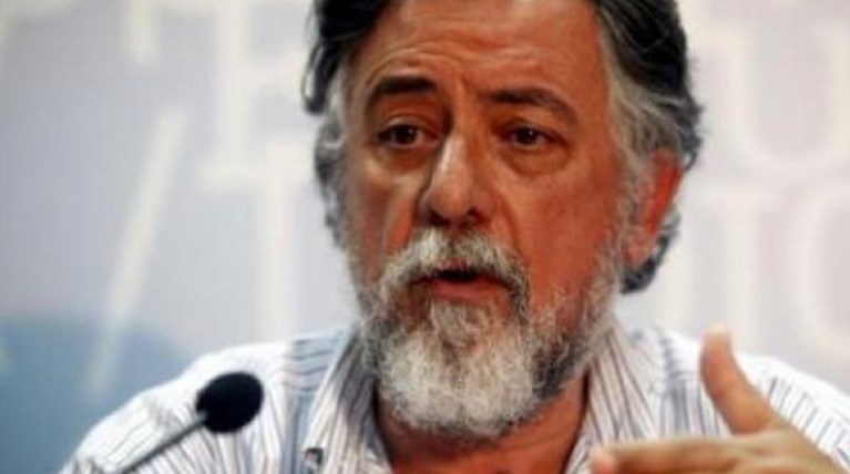 Ο Γιάννης Πανούσης ζητεί συχνότητα να ανοίξει ραδιόφωνο της αστυνομίας