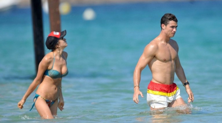 O Ρονάλντο... σκόραρε με κοπέλες παικτών της Μπάρτσα