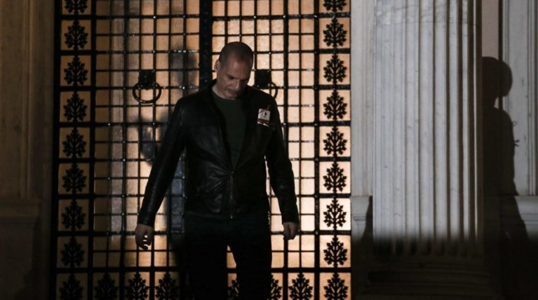 Για πρώτη φορά ο Βαρουφάκης χωρίς χαμόγελα