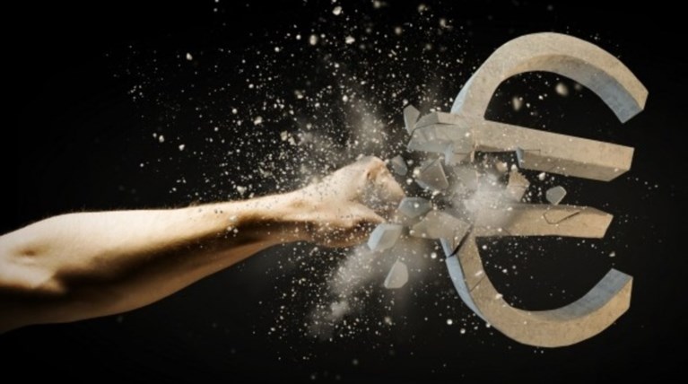 Telegraph: Να βγει η Ελλάδα από τη μιζέρια και το ευρώ