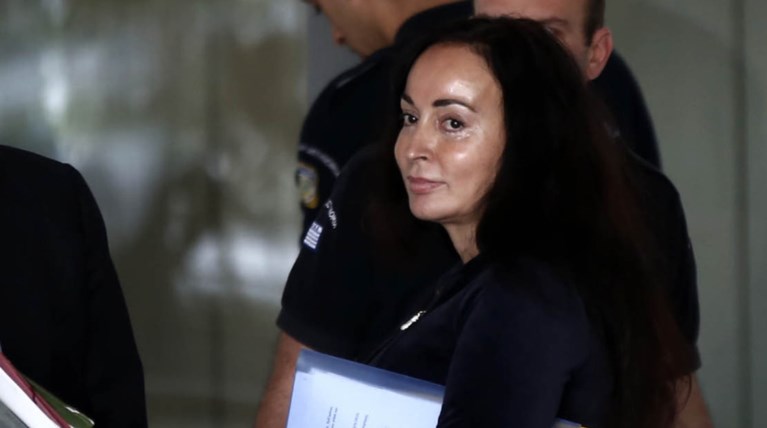Δάκρυα, ψαλμοί και καταγγελία για απόπειρα βιασμού από τη Βίκυ Σταμάτη