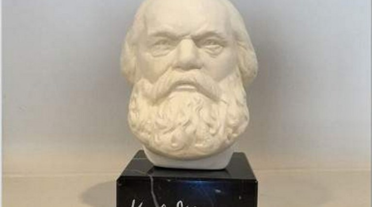 Τι είδε ξένος δημοσιογράφος στο γραφείο του Βαρουφάκη;