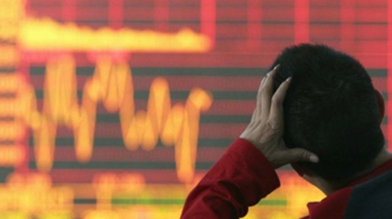 Στο κόκκινο οι αγορές για την Ελλάδα