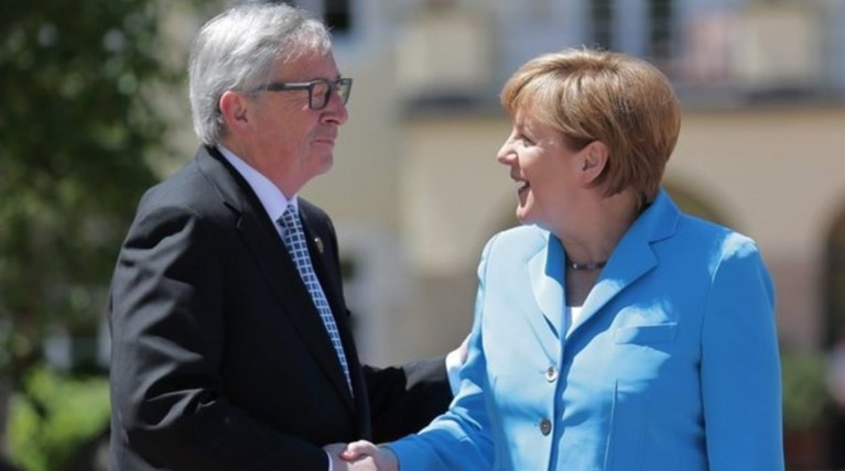 Μετά τον Γιούνκερ και η Μέρκελ στέλνει σκληρά μηνύματα