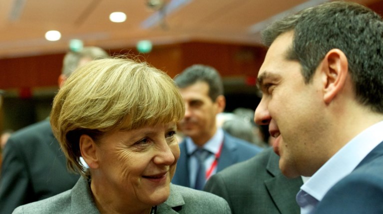 FAZ: Η Μέρκελ θέλει να βοηθήσει τον Τσίπρα