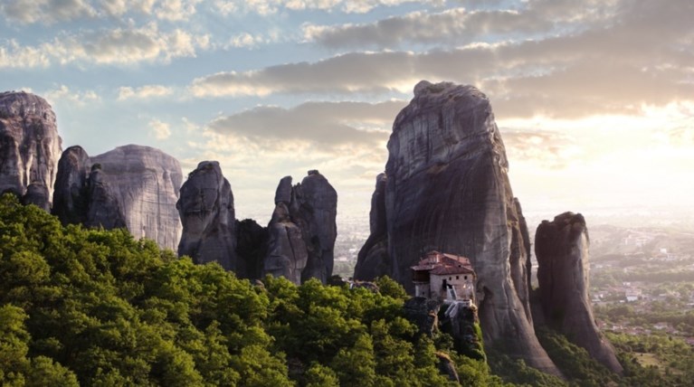 Αμερικανικό αφιέρωμα: Μετέωρα,εκεί όπου οι μοναχοί προσεύχονται στα σύννεφα