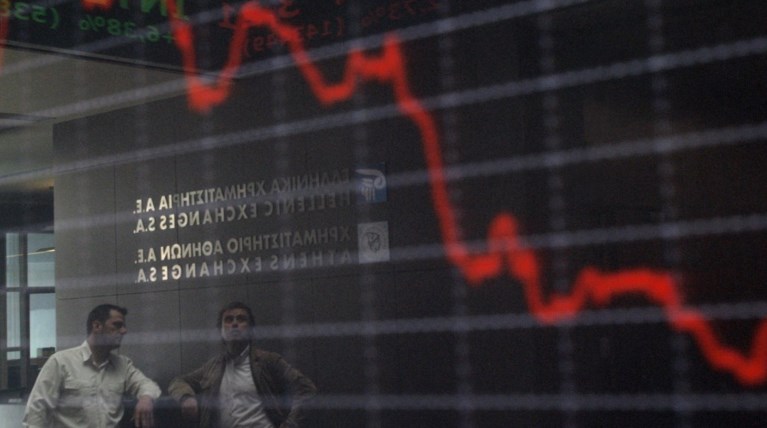 Μεγάλη πτώση στο ΧΑΑ - Πτώση και του ευρώ έναντι του δολαρίου