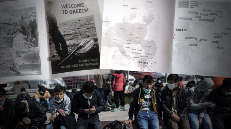 Τούρκοι πωλούν ελληνικό τουριστικό οδηγό σε μετανάστες!