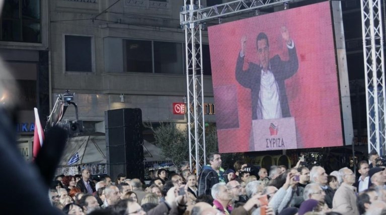 Καλούν τον  Τσίπρα να αφήσει τον διάλογο και να κατέβει στις πλατείες