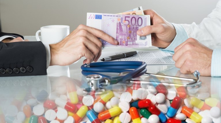 Διώξεις εναντίον γιατρών σε βαθμό κακουργήματος για μίζες σε φάρμακα