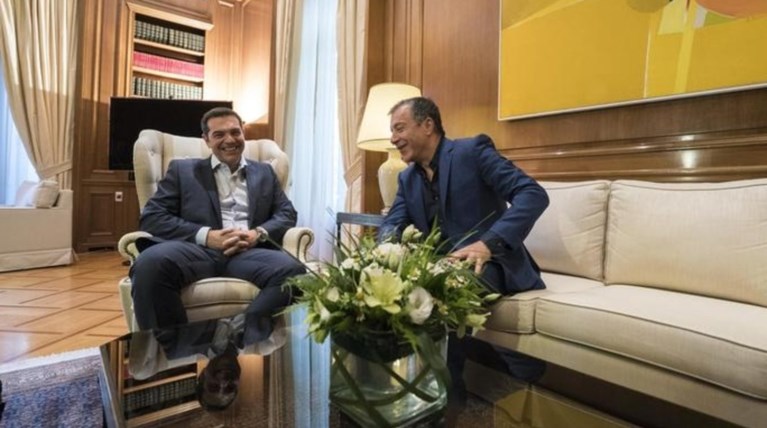 Προσκλήσεις από Τσίπρα σε Θεοδωράκη , Φώφη και Ντόρα