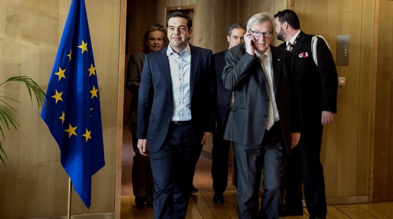 Πόλεμος Αθήνας-Βρυξελλών με τη χώρα μετέωρη στο κενό