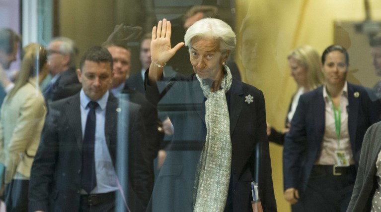 Στο τραπέζι για συμφωνία με το "διευθυντήριο των πέντε"