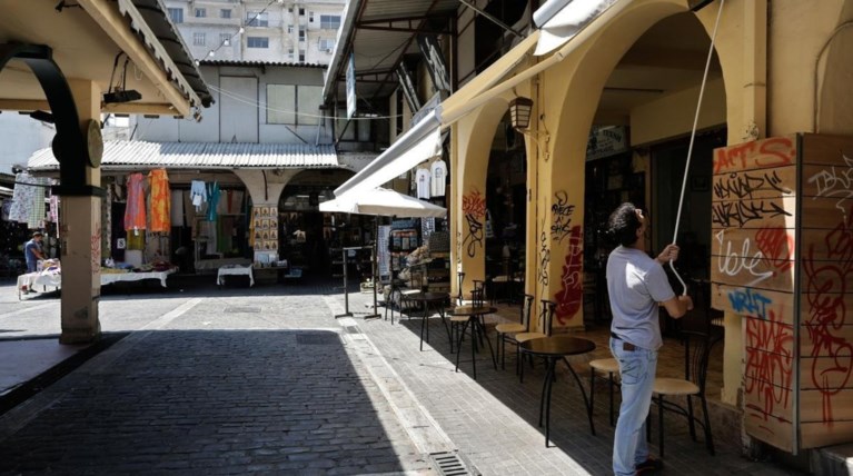 Θάνατος της αγοράς:Κλειστά μαγαζιά και υποχρεωτική άδεια στους υπαλλήλους