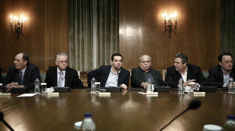 Άγριος καυγάς και διαφωνίες στο Μαξίμου για τη συμφωνία