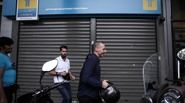 Τώρα σωθήκαμε!Ο Γιάνης Βαρουφάκης μας εγγυάται τις καταθέσεις