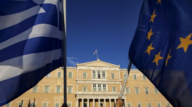 Μπροστά το «Ναι» με 44,8%, υπέρ του ευρώ το 74% των πολιτών