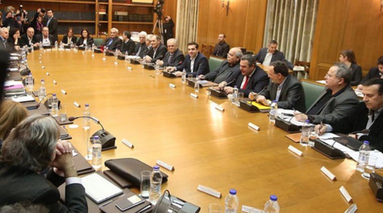 Οι φόροι, οι συντάξεις και οι αυξήσεις στο ΦΠΑ