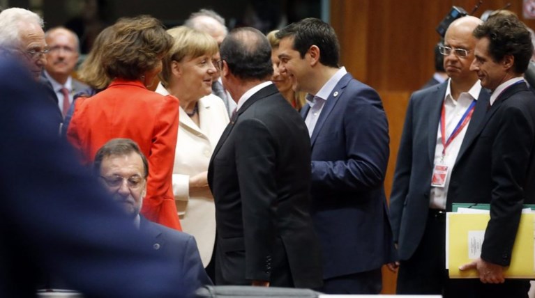 Βασανιστική συμφωνία αλλά η χώρα παραμένει στο ευρώ