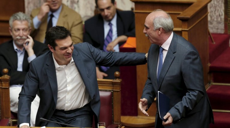 Σενάριο οικουμενικής με πρωθυπουργό τον Τσίπρα βλέπουν Ν.Δ.