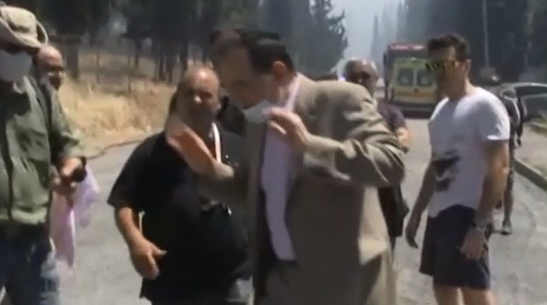 Αποδοκίμασαν τον Λαφαζάνη κάτοικοι του Υμηττού