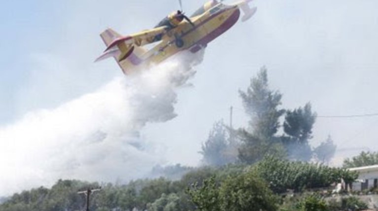 Σακαράκες τα Καναντέρ - Πυροσβέστες: Δεν έχουμε μέσα