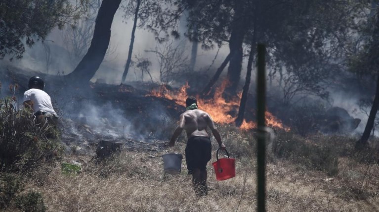 Δραματική νύχτα για τους κατοίκους σε Λακωνία - Υμηττό