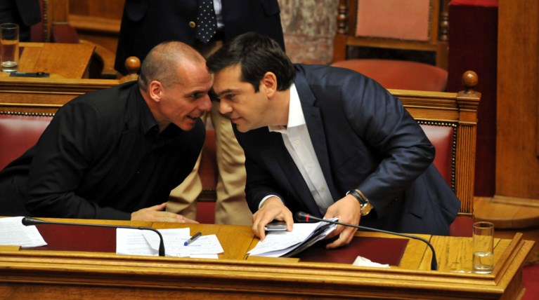 Νέες βολές από Βαρουφάκη: Ο Τσίπρας παραδόθηκε, αλλιώς θα τον εκτελούσαν