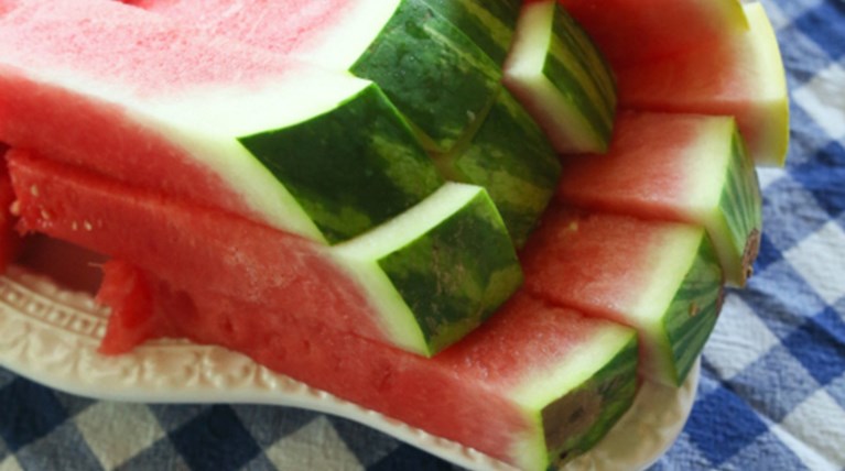 Tutorial: Πως να κόψετε το καρπούζι σε μπαστουνάκια