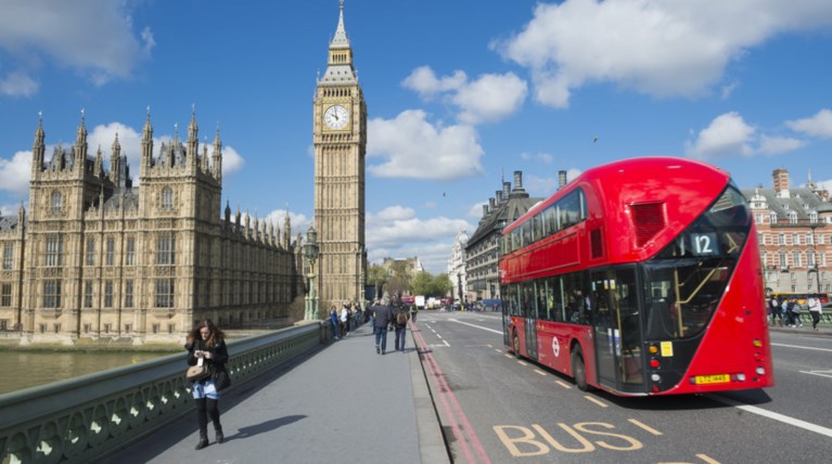 Οι Ελληνες ψάχνουν σαν τρελοί εργασία στη Βρετανία