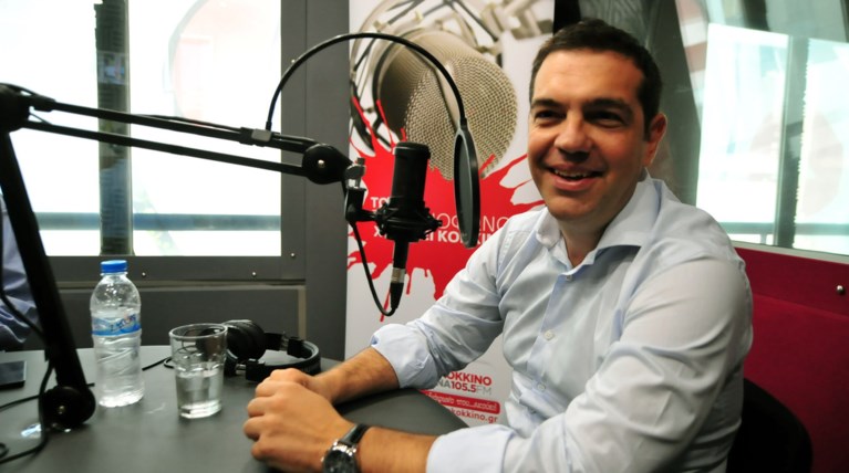 Το twitter «σκίζει» τον Τσίπρα για το «δεν είπα ότι θα σκίσω το μνημόνιο»