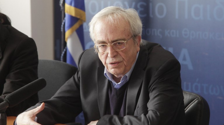 Μπαλτάς:Να μοιράζουμε νερό στους συνταξιούχους έξω από τις τράπεζες