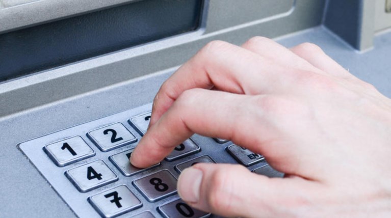 Τι ισχύει από σήμερα για τις αναλήψεις μετρητών