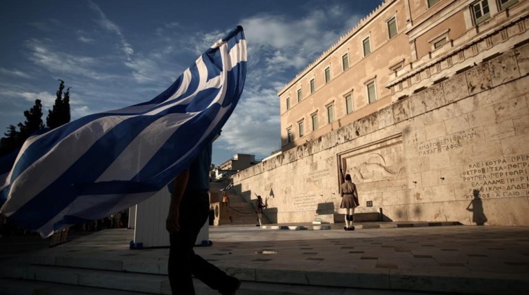 Τelegraph: Η Ελλάδα θα χρειαστεί κούρεμα χρέους 100 δισ. ευρώ