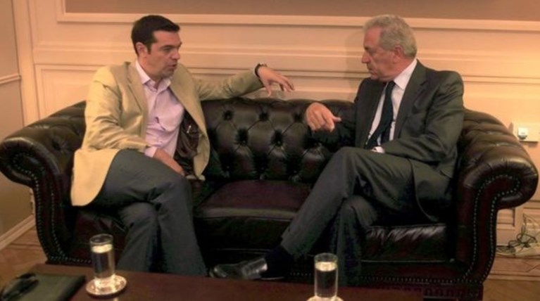 Επείγον τηλεφώνημα  Τσίπρα-Αβραμόπουλου για τα κονδύλια των μεταναστών