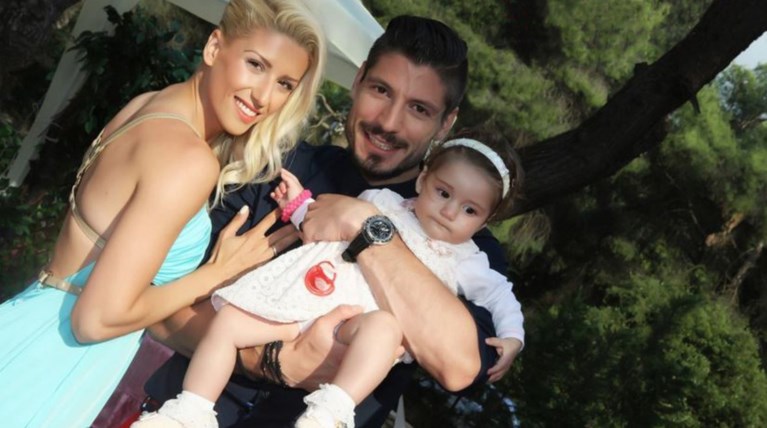 Η Βούλα Παπαχρήστου βάφτισε την κόρη της- Το άλμπουμ