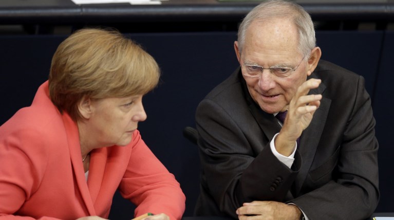 Η σιωπή του Βερολίνου κρύβει τα διλήμματα της Μέρκελ