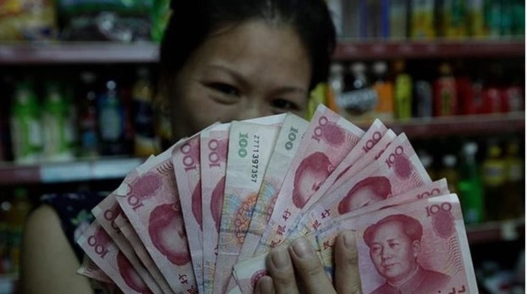 Σε μεγάλη υποτίμηση του γουάν προχώρησε η Κίνα