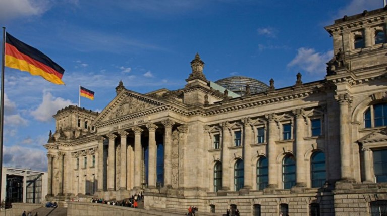 Βόμβες από το Βερολίνο:Η συμφωνία πρέπει να κρατήσει 3 χρόνια όχι 3 μέρες