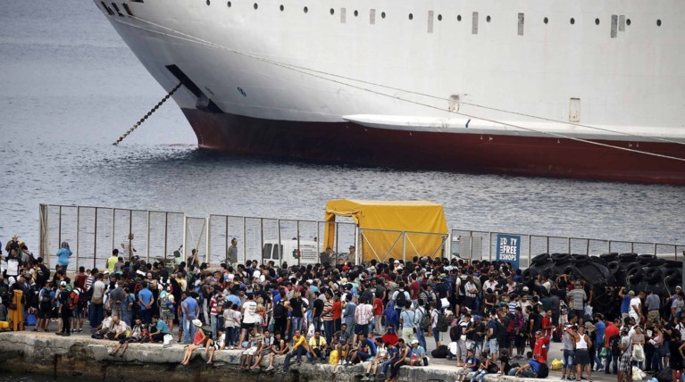 Κως: Περιμένουν να μπουν στο πλοίο τα μεσάνυχτα