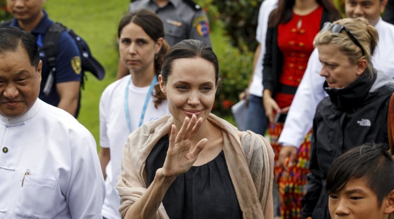 Η αποστεωμένη Αντζελίνα Τζολί ζυγίζει 37 κιλά...