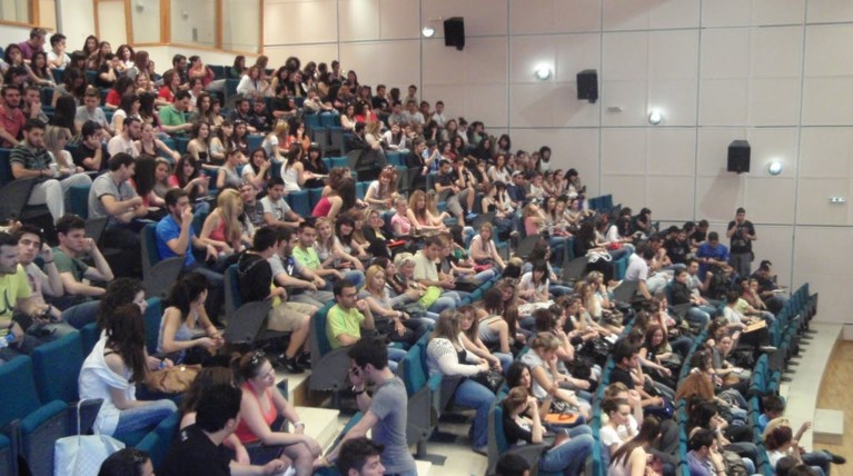 Εισαγωγή στα Πανεπιστήμια με 3,3 & στα ΤΕΙ με βαθμό 2,1