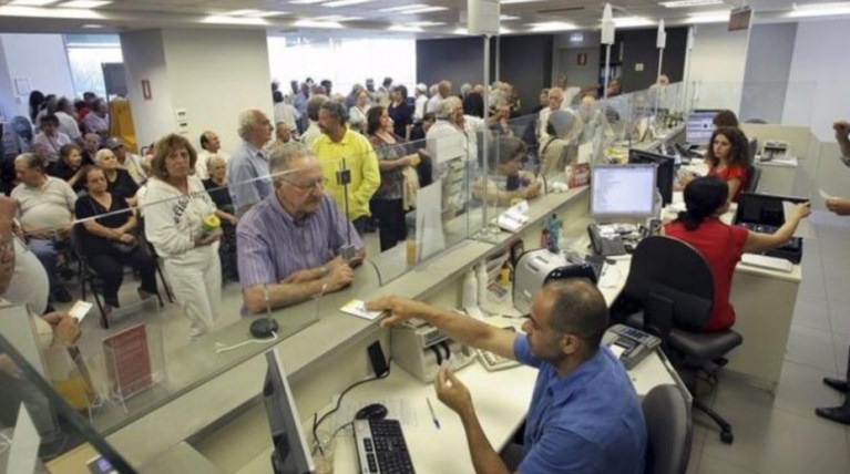 Αυτόματη «παρακράτηση» ΦΠΑ από τις τράπεζες – Σε ποιες συναλλαγές αφορά