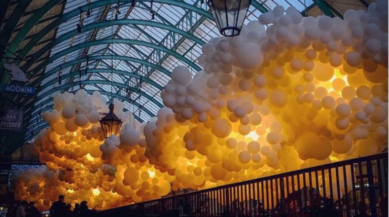 Το trendy Κόβεντ Γκάρντεν του Λονδίνου γέμισε με 100.000  μπαλόνια !